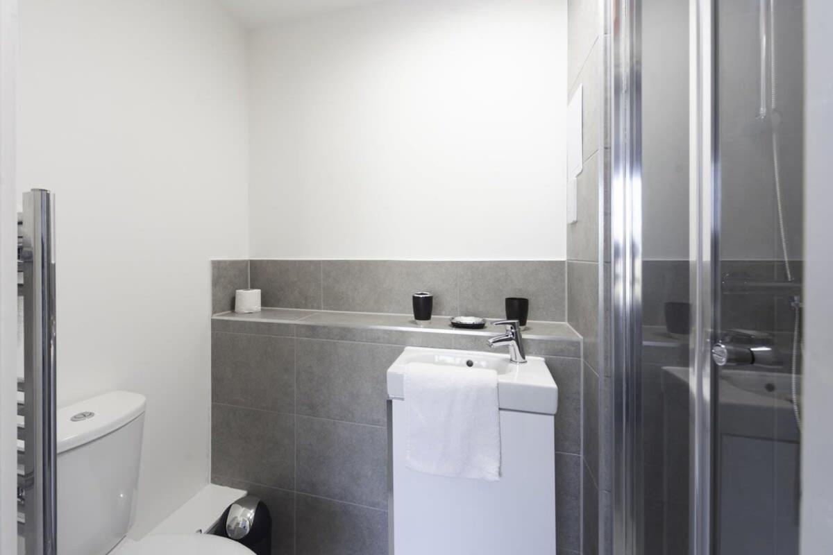Modern And Bright 2 Bed Apartment In Ashford Ashford  Exterior foto